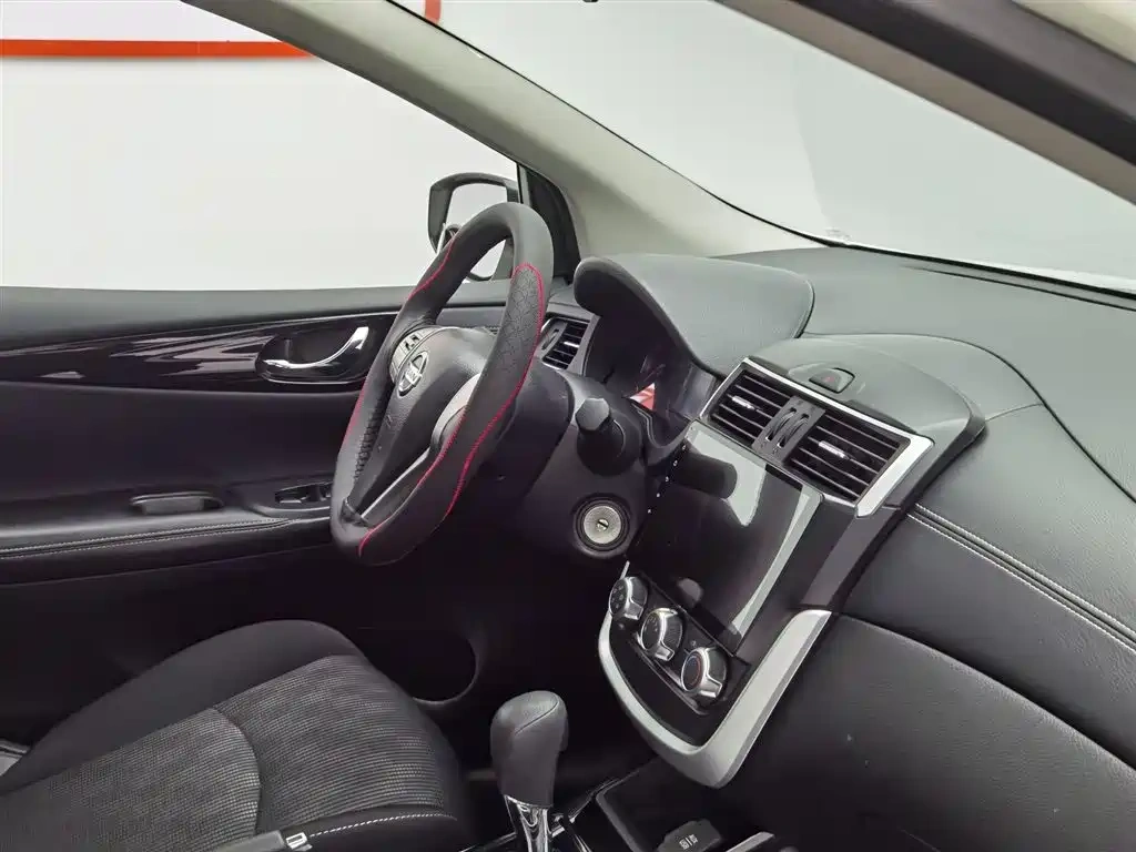 Nissan Tiida 2020 1.6L CVT Cool Edition