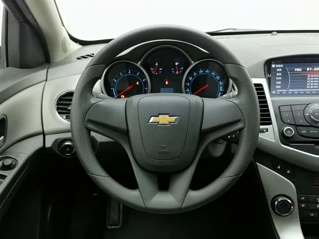 Chevrolet Cruze 2013 1.6L SL Sunroof MT