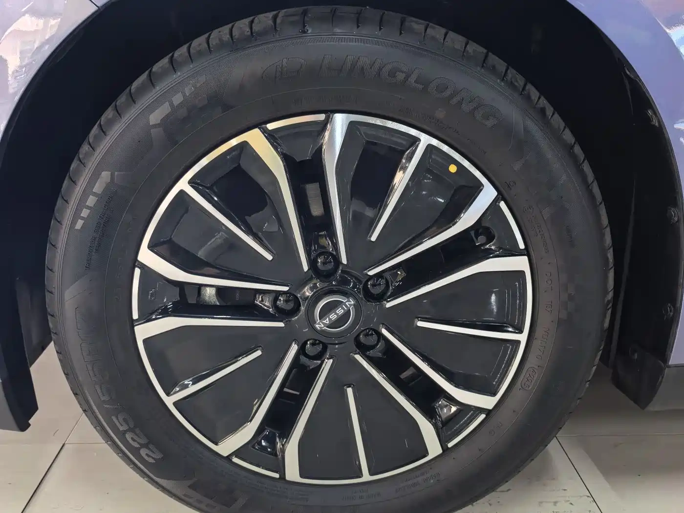 Nissan Nissan N6 2025 Mid Configuration
