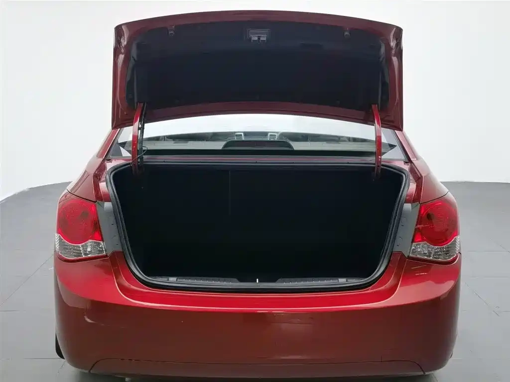 Chevrolet Cruze 2013 1.6L SL Sunroof MT