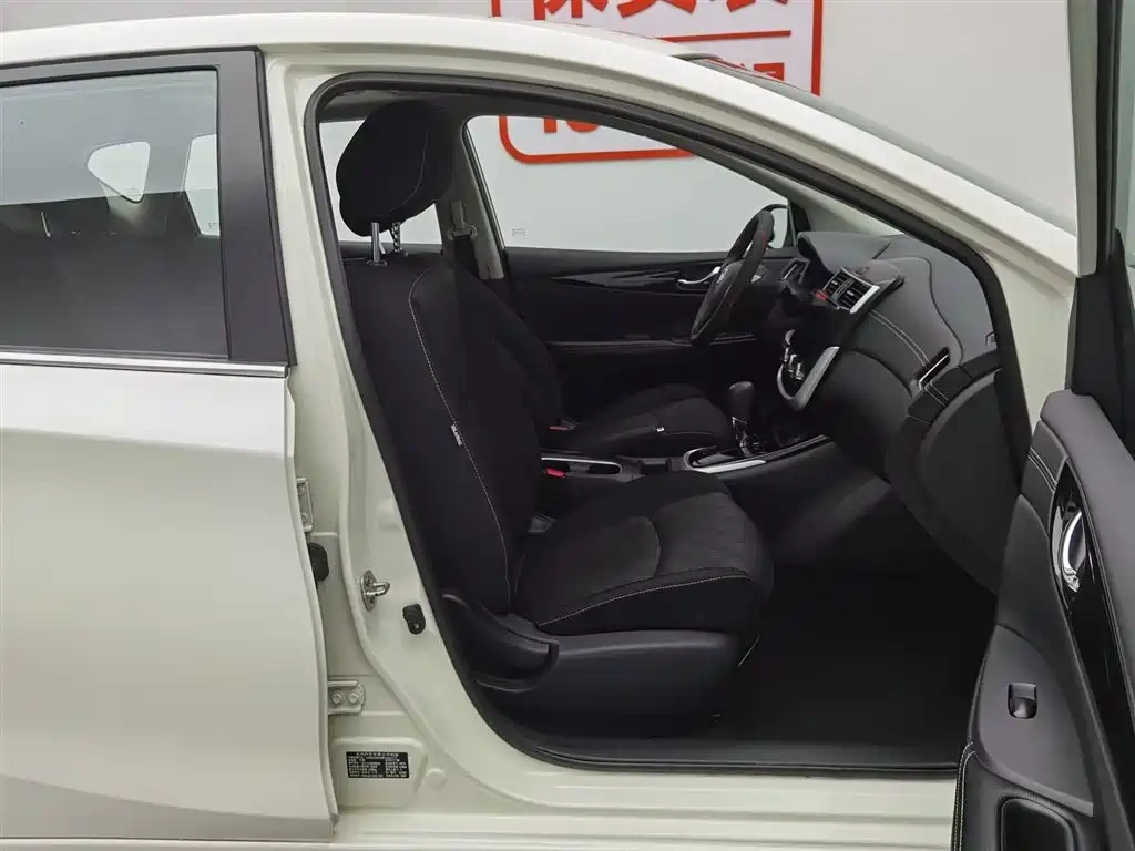 Nissan Tiida 2020 1.6L CVT Cool Edition
