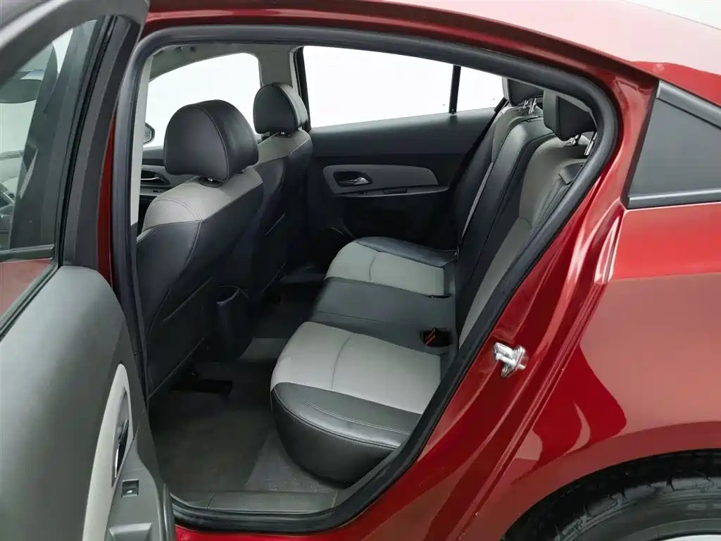 Chevrolet Cruze 2013 1.6L SL Sunroof MT