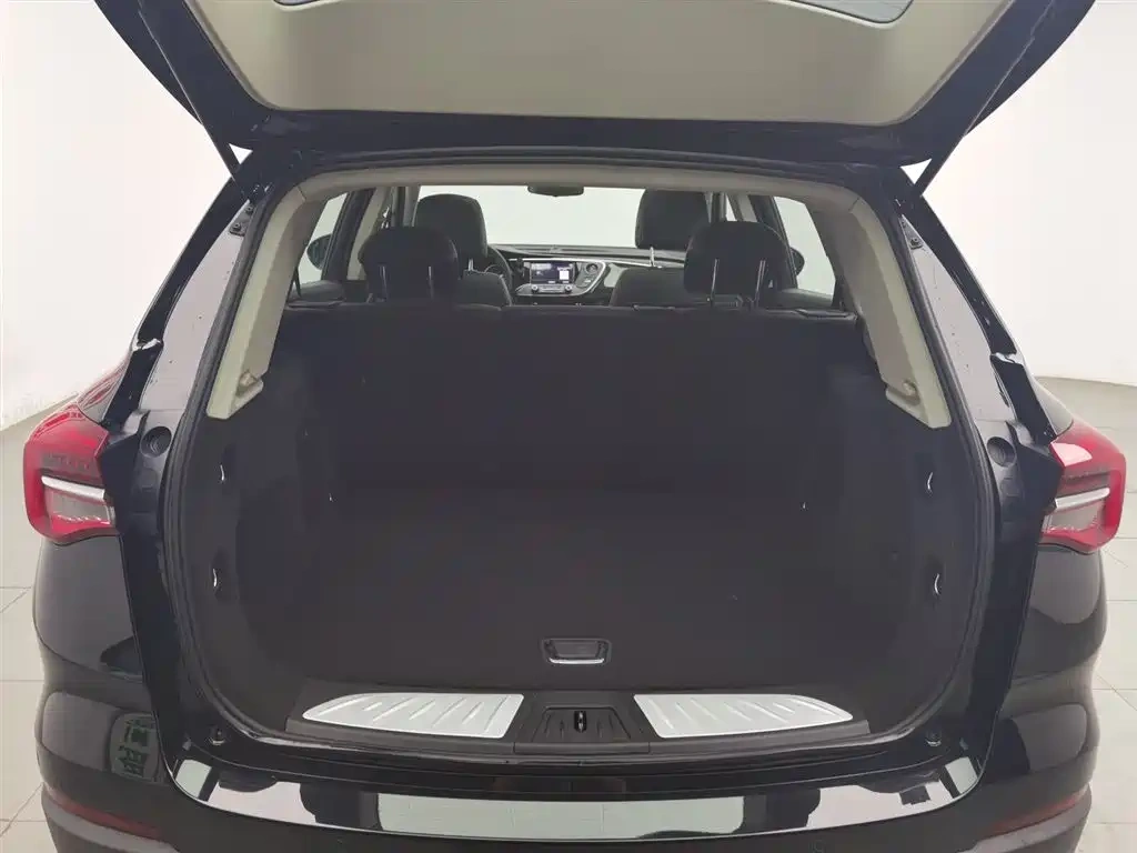 Buick Envision Plus 2021 532T FWD Leading Trim