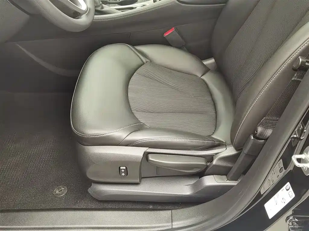 Buick Envision Plus 2021 532T FWD Leading Trim