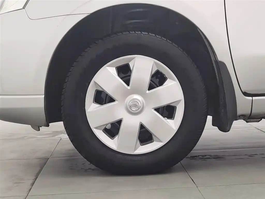 Nissan Livina 2010 Model Joy Edition 1.6L Manual All-round Type
