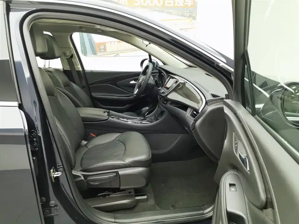 Buick Envision Plus 2020 20T FWD Leading