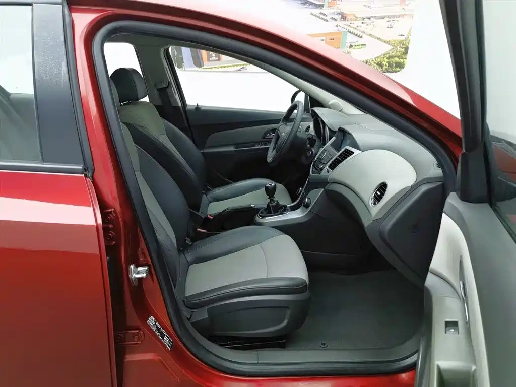 Chevrolet Cruze 2013 1.6L SL Sunroof MT