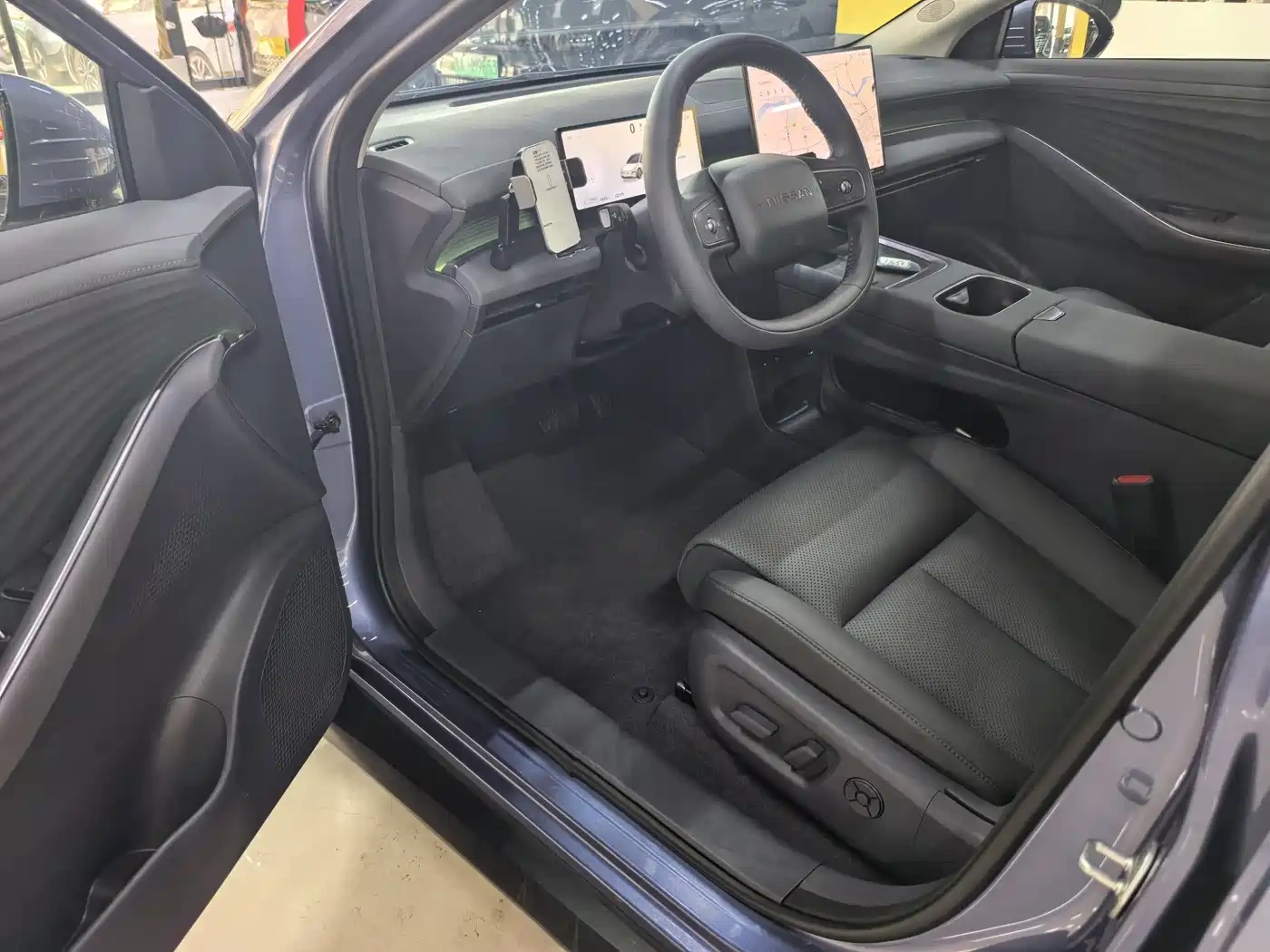 Nissan Nissan N6 2025 Mid Configuration