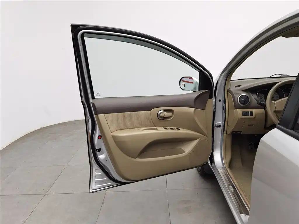 Nissan Livina 2010 Model Joy Edition 1.6L Manual All-round Type