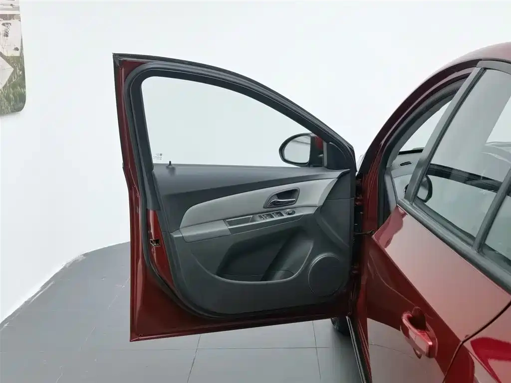Chevrolet Cruze 2013 1.6L SL Sunroof MT