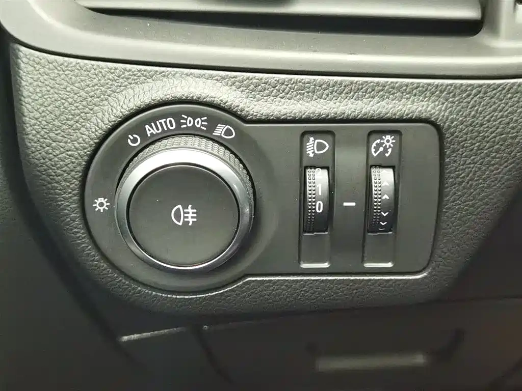 Buick Envision Plus 2021 532T FWD Leading Trim