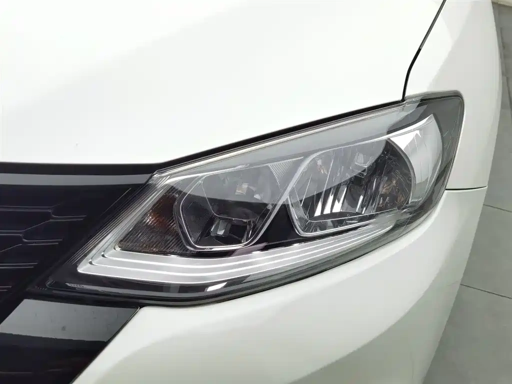Nissan Tiida 2020 1.6L CVT Cool Edition