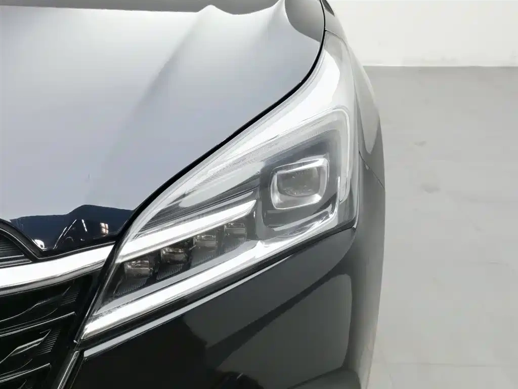 Buick Envision Plus 2020 20T FWD Leading