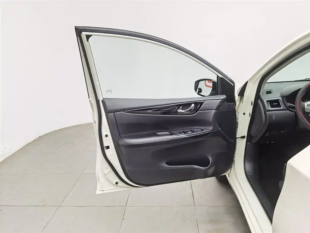 Nissan Tiida 2020 1.6L CVT Cool Edition