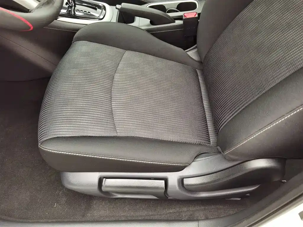 Nissan Tiida 2020 1.6L CVT Cool Edition