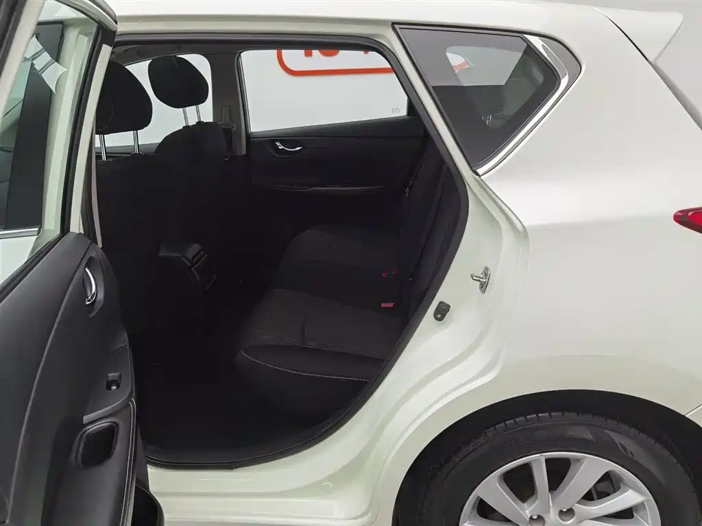 Nissan Tiida 2020 1.6L CVT Cool Edition