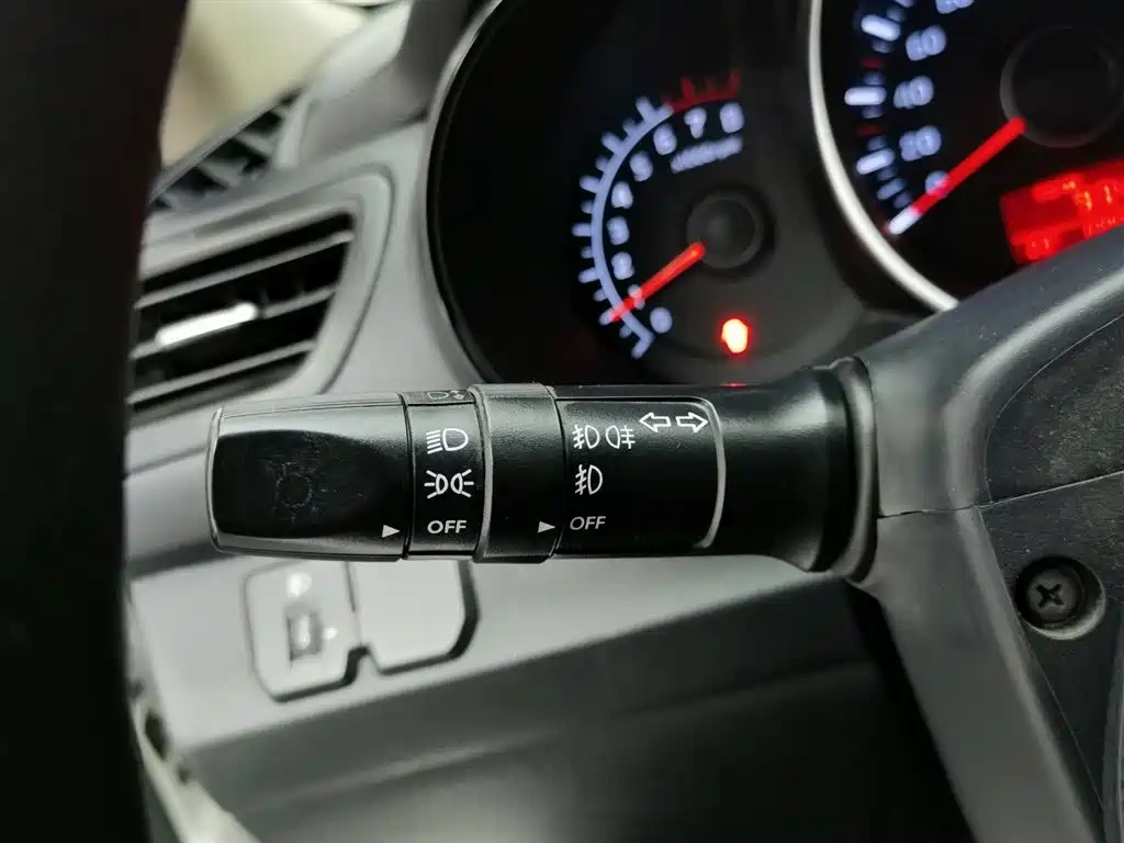 Kia Kia K2 2015 Sedan 1.4L MT GLS