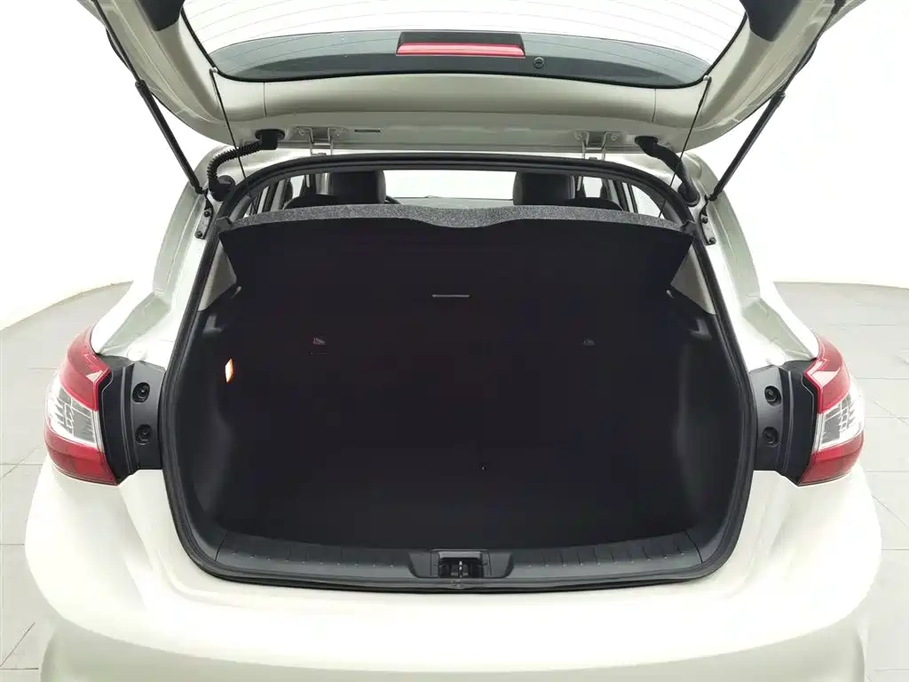 Nissan Tiida 2024 1.6L CVT Smart Drive Edition