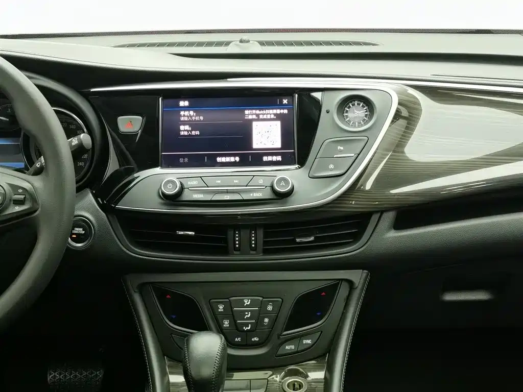 Buick Envision Plus 2020 20T FWD Leading