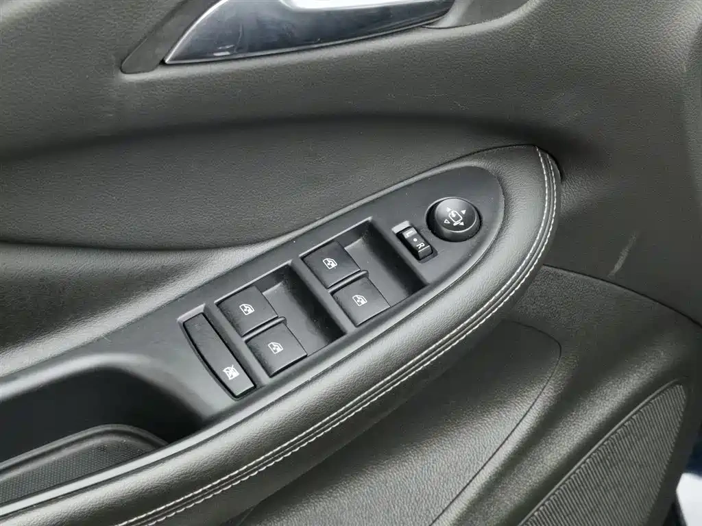 Buick Envision Plus 2020 20T FWD Leading