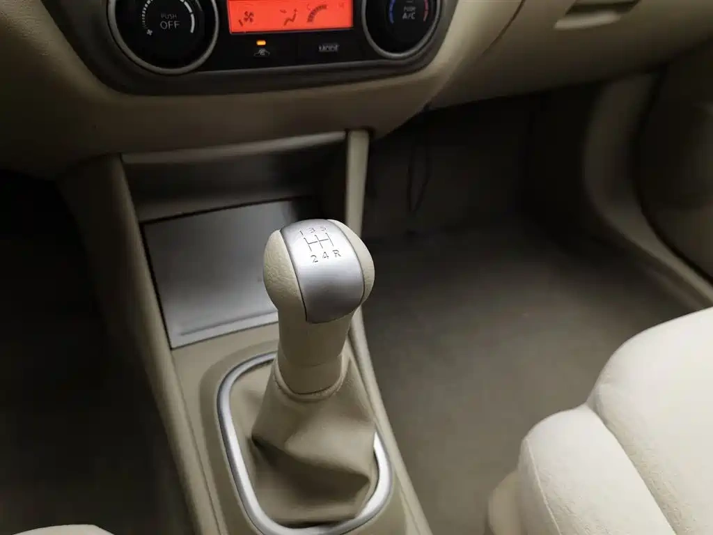 Nissan Sylphy 2012 Classic 1.6XE Manual Comfort Edition