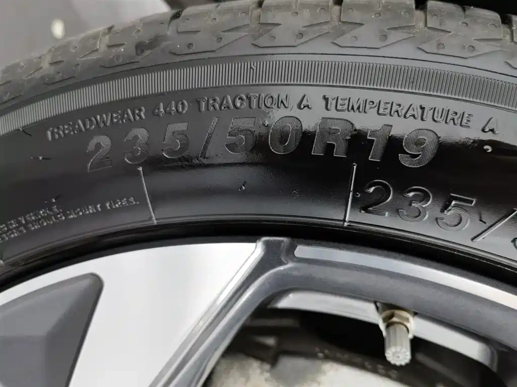 Geely Boyue L 2023 1.5TD DCT Premium