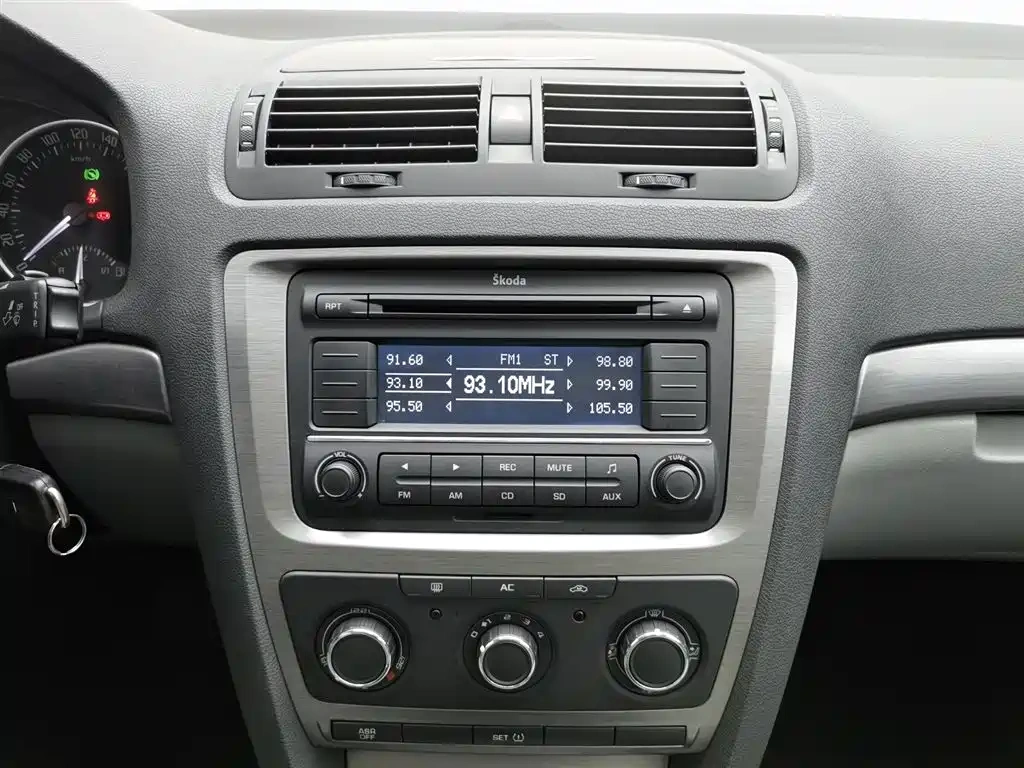 Škoda Octavia 2010 Model 2.0L Automatic Elegance Edition