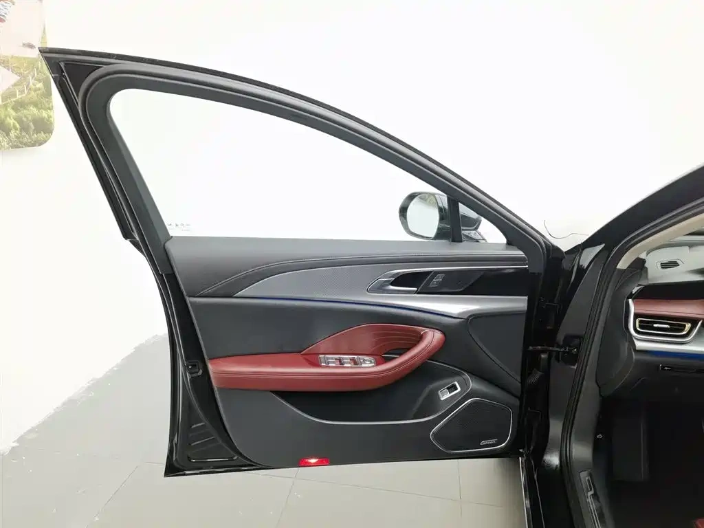 Hongqi Hongqi H5 2024 2.0T Automatic Smart Connect Flag Smooth Edition