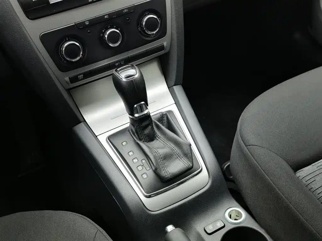 Škoda Octavia 2014 1.6L Auto Yijie Edition