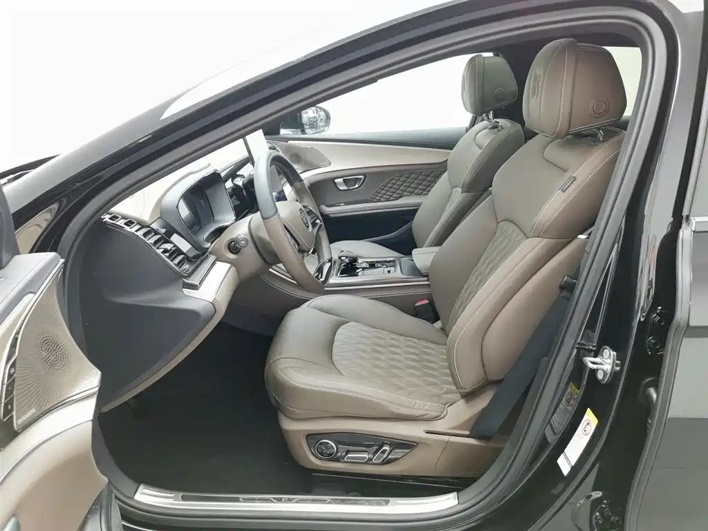 BYD Han 2024 DM-i Glory Edition 121KM Honor