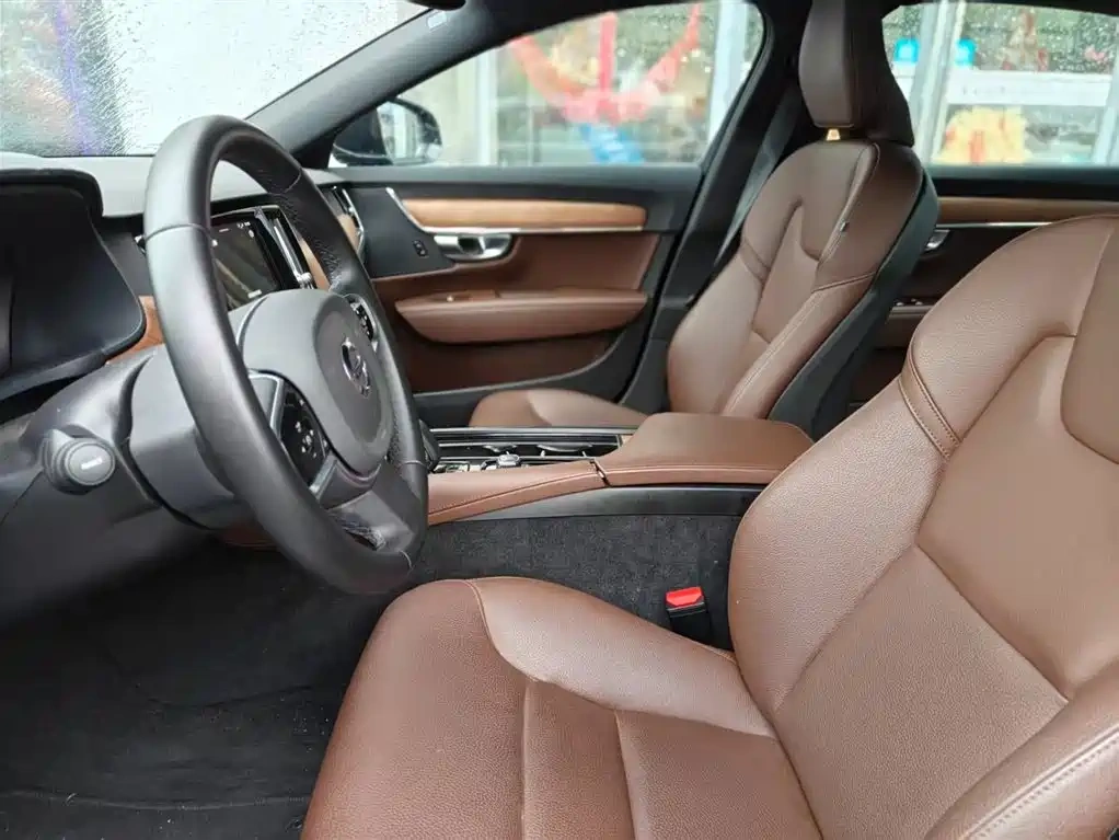 Volvo Volvo S90 2025 B5 Zhiyi Luxury Edition