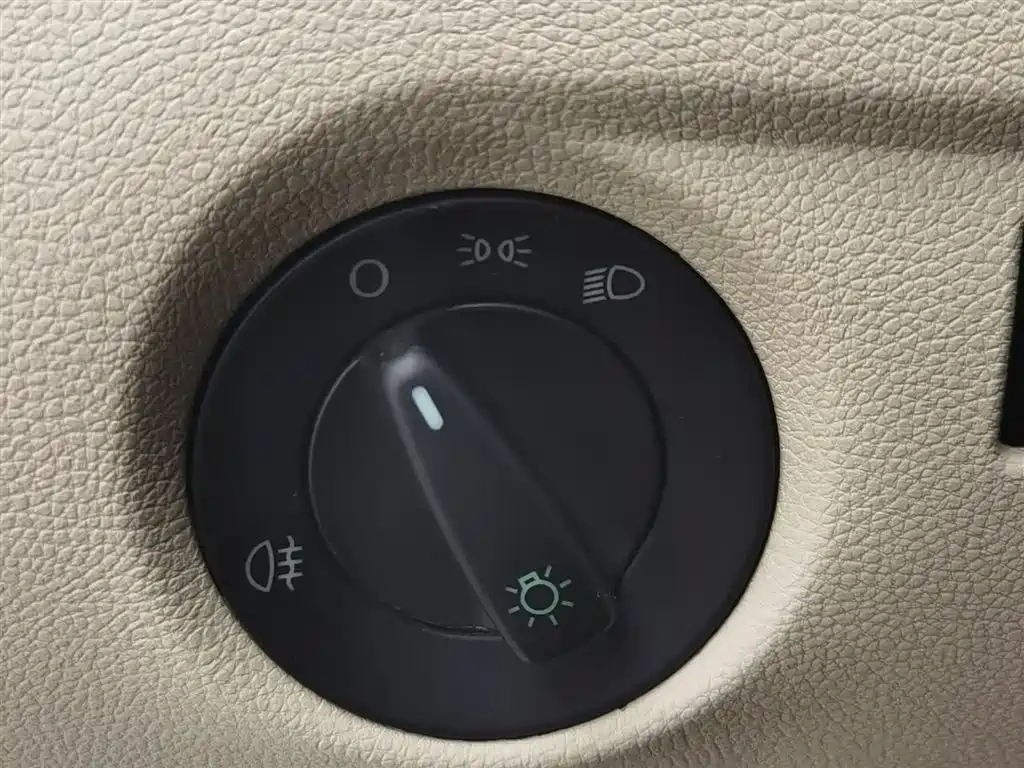 Škoda Fabia 2012 1.4L Manual Crystal Edition