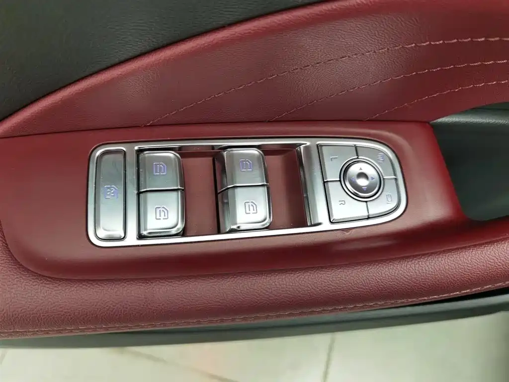 Hongqi Hongqi H5 2023 2.0T Auto Smart Connect Flag Comfort