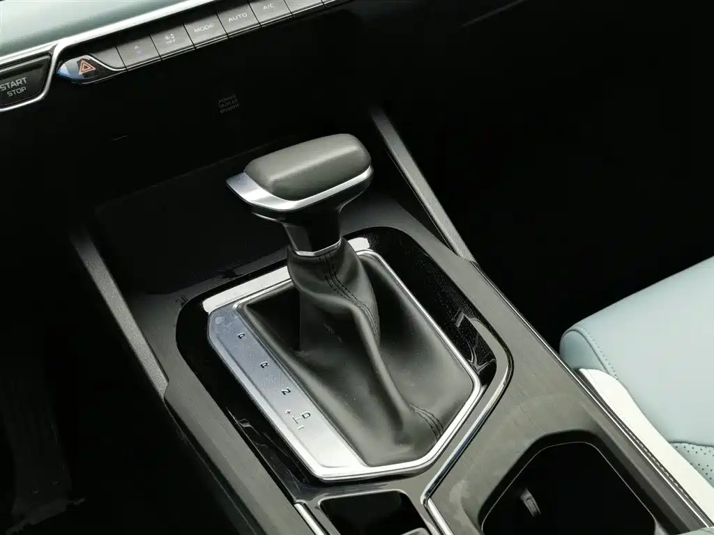 Geely Emgrand S 2022 1.4T CVT Crossover Player