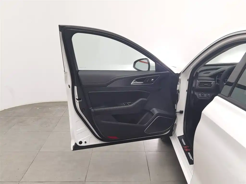 Hongqi Hongqi H5 2020 1.5T DCT Qi Rhythm Edition