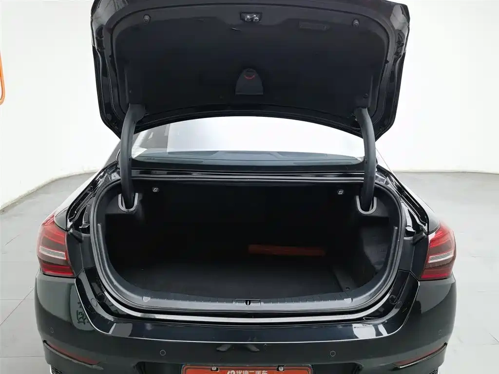 Hongqi Hongqi H5 2022 Classic Facelift 1.8T Automatic Smart Connect Flag Rhythm Edition