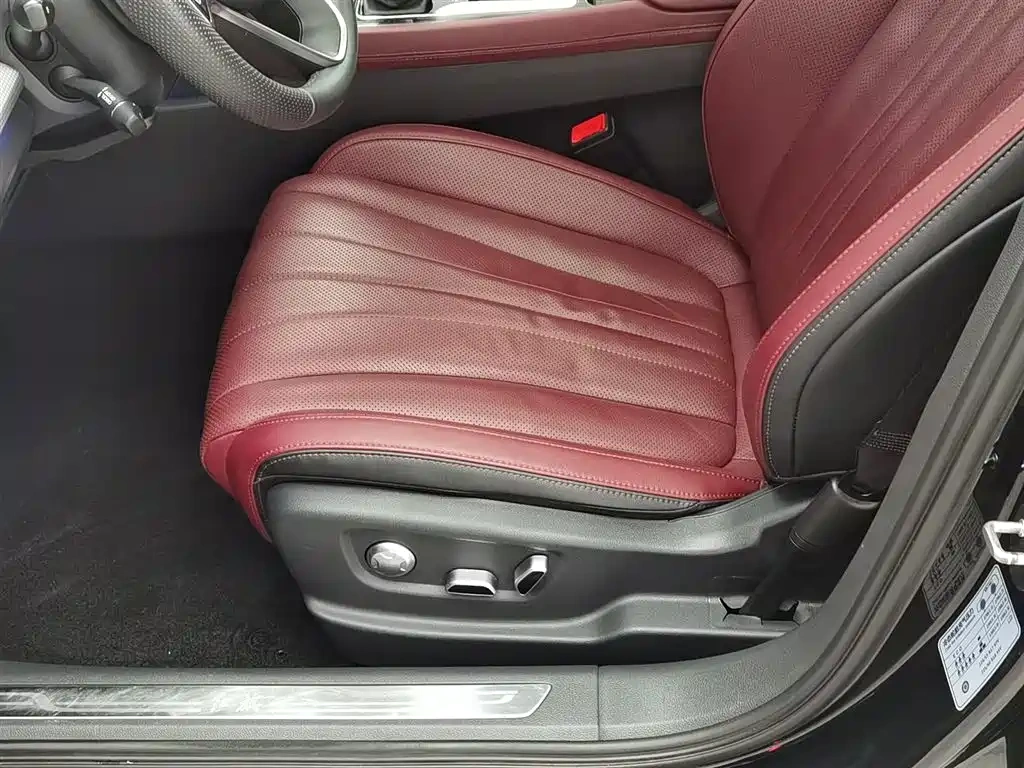 Hongqi Hongqi H5 2023 2.0T Auto Smart Connect Flag Comfort