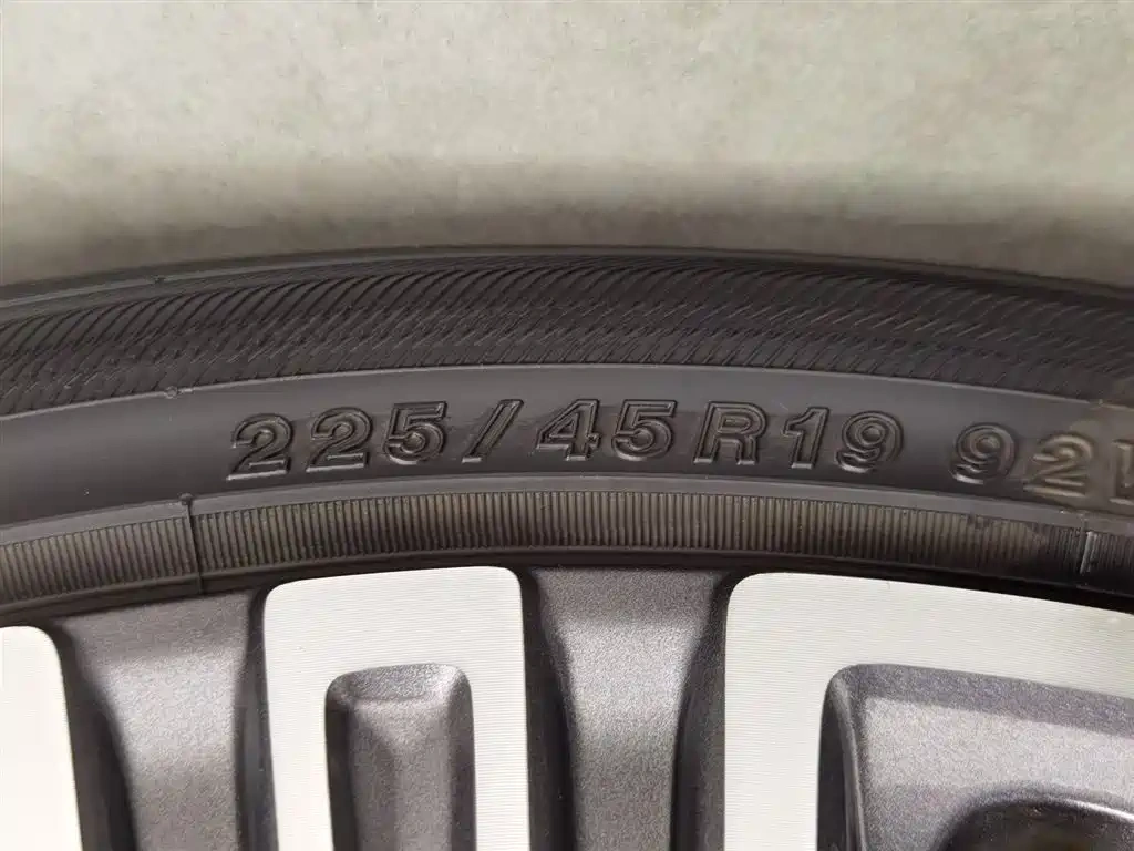 Hongqi Hongqi H5 2022 Classic 1.8T Auto Smart Connect Flagship Enjoyment Edition