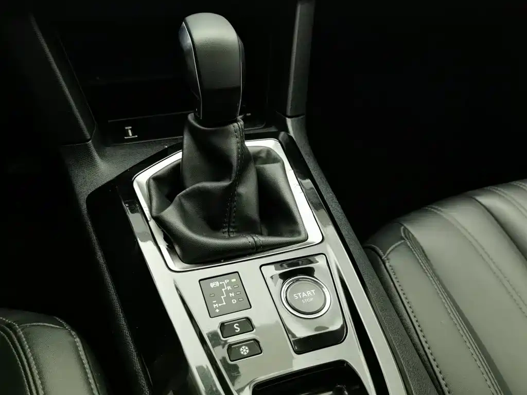 Peugeot Peugeot 408 2022 1.6T Light Chaser Edition