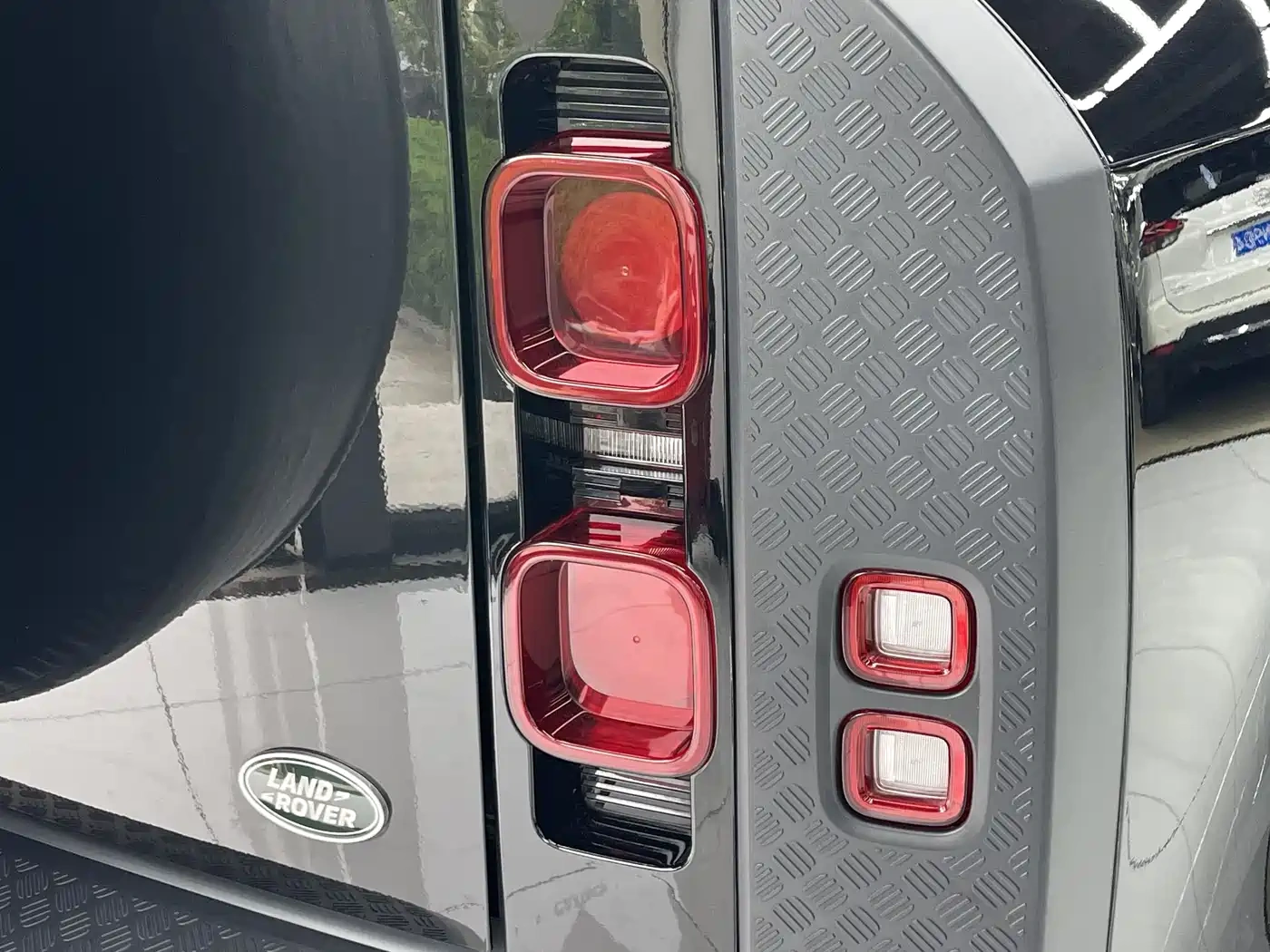 Land Rover Land Rover Defender 2023 Facelift 110 3.0T P400 Dark Special Edition