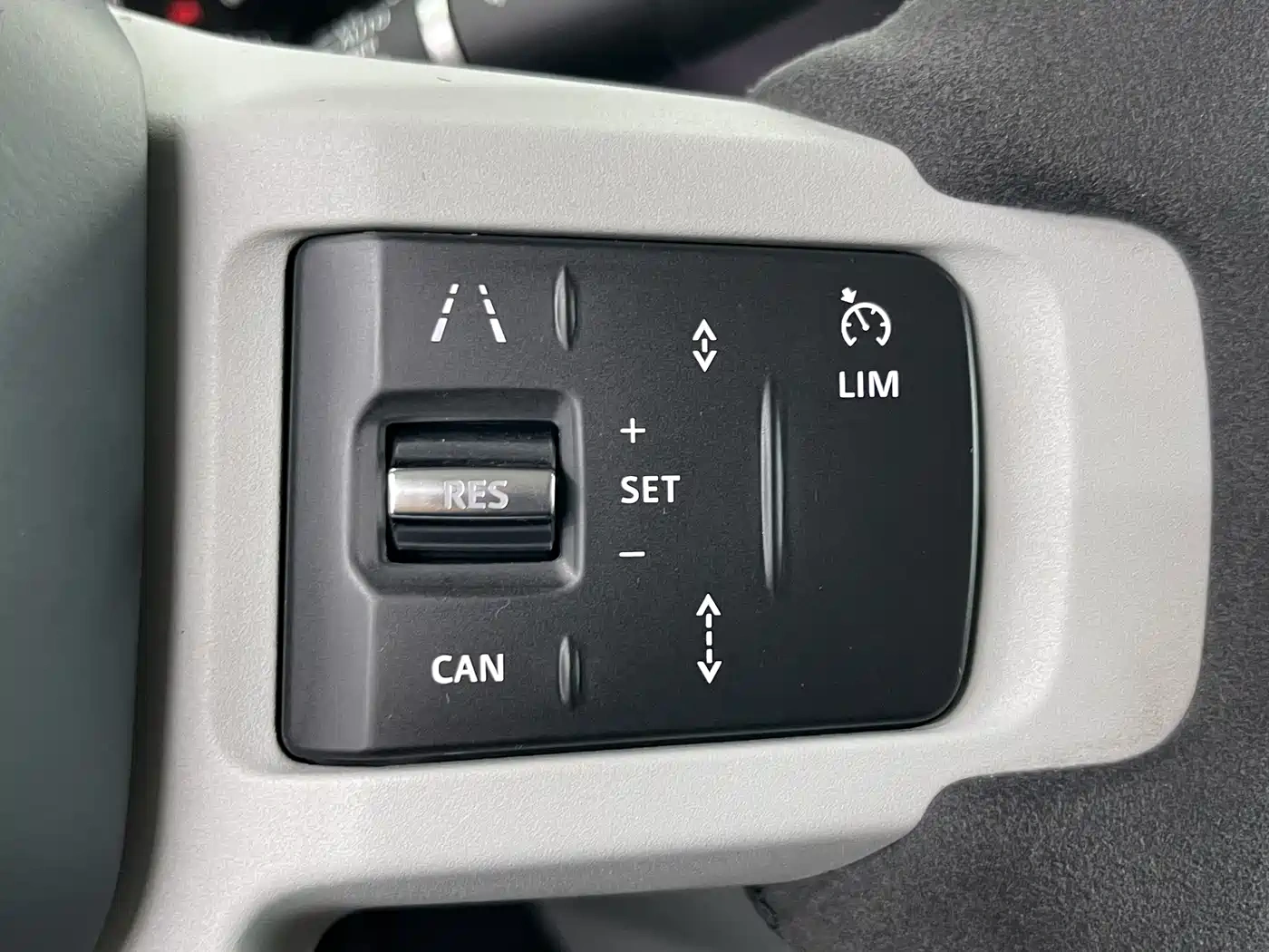 Land Rover Land Rover Defender 2023 Facelift 110 3.0T P400 Dark Special Edition