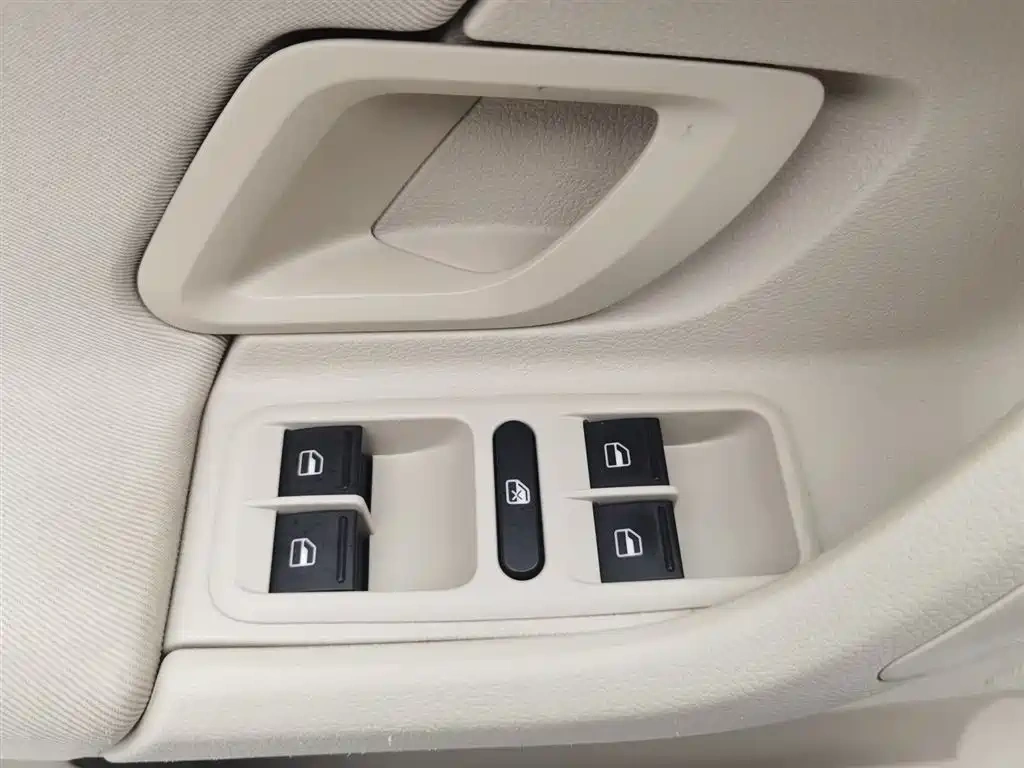 Škoda Fabia 2012 1.4L Manual Crystal Edition