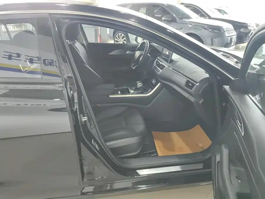 Hongqi Hongqi H5 2022 Classic Facelift 1.8T Automatic Smart Connect Flag Rhythm Edition