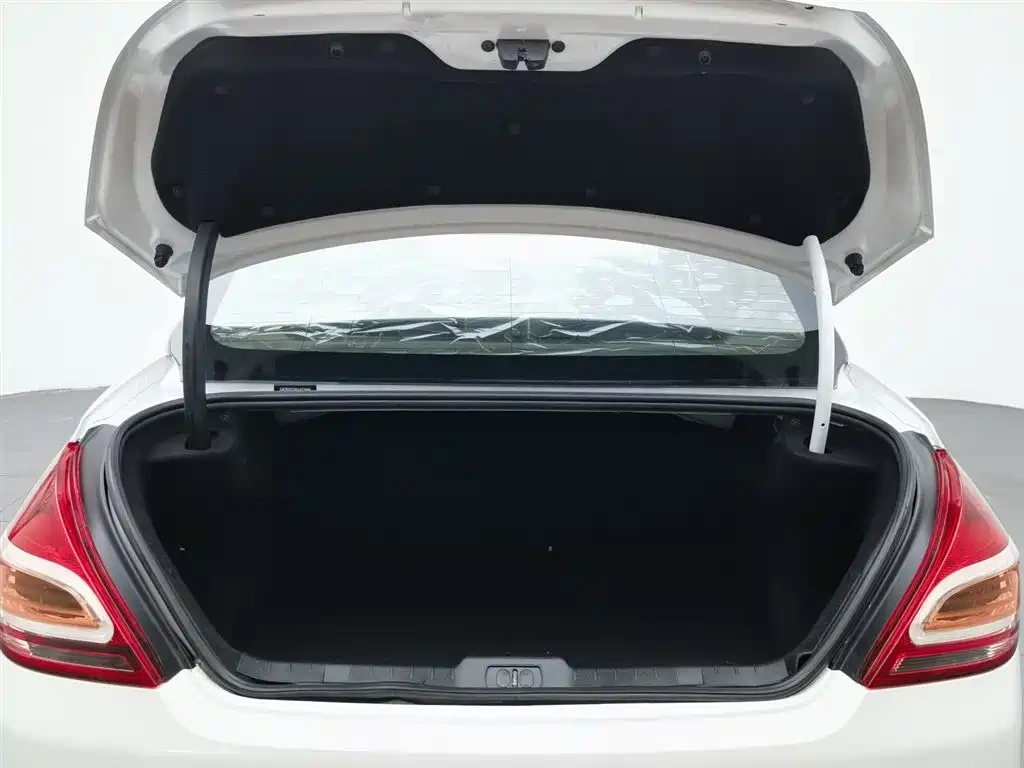 Peugeot Peugeot 308 2014 Model Joy Edition Classic 1.6L Automatic Superior Style