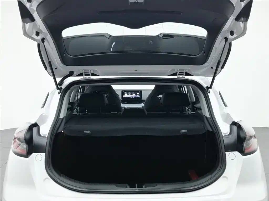 Geely Emgrand S 2022 1.4T CVT Crossover Player