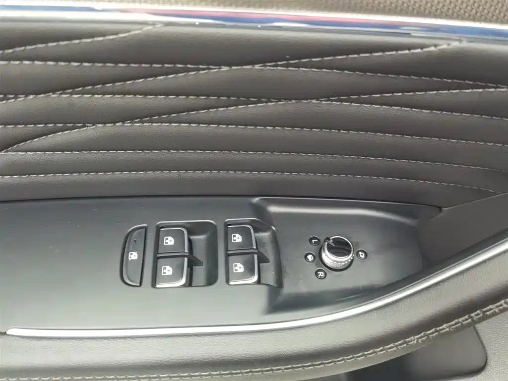 Hongqi Hongqi HS5 2022 Facelift 2.0T Smart Flag Enjoyment Edition