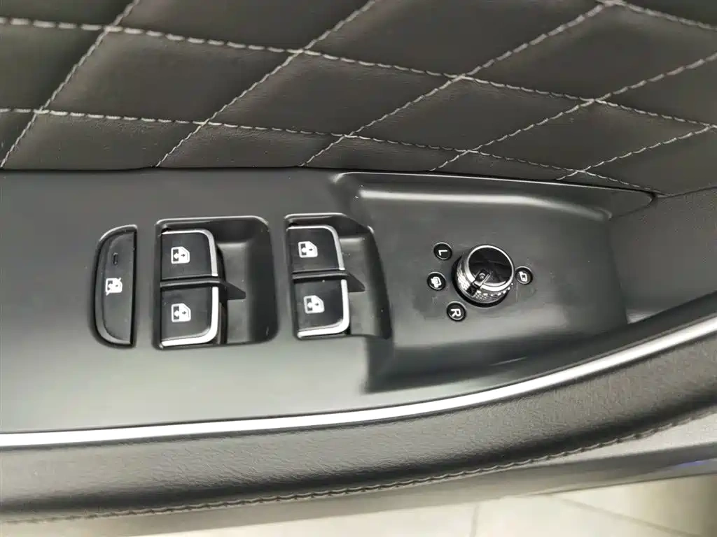 Hongqi Hongqi HS5 2019 2.0T Smart Connect Enjoy Edition