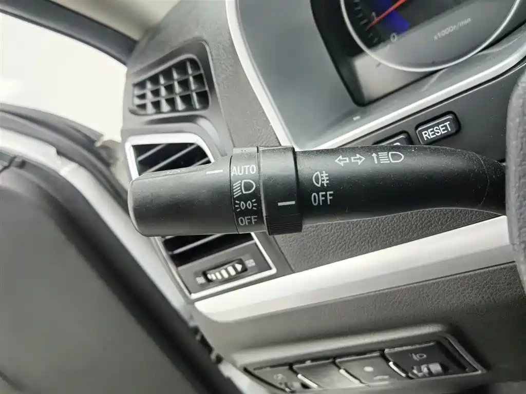 Geely Emgrand 2014 Hatchback 1.5L CVT Elite