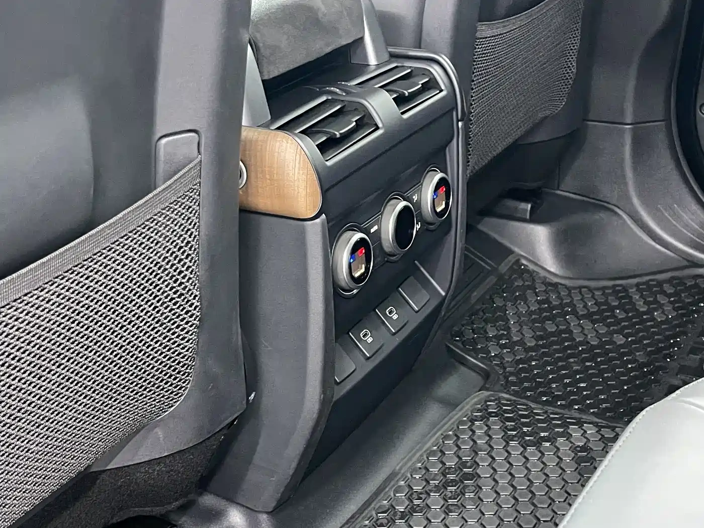 Land Rover Land Rover Defender 2023 Facelift 110 3.0T P400 Dark Special Edition