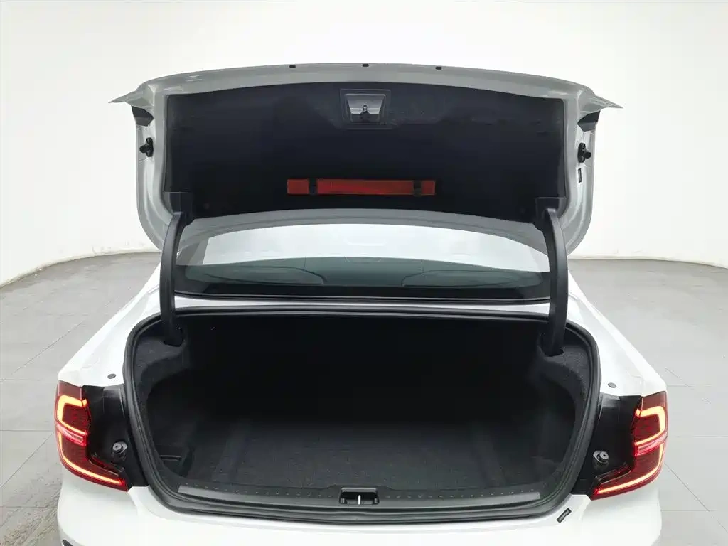 Volvo Volvo S60 2024 B4 Elegance Luxury Edition